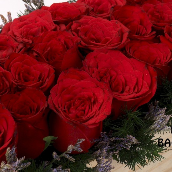 21 RED ROSES HANDLE BASKET 